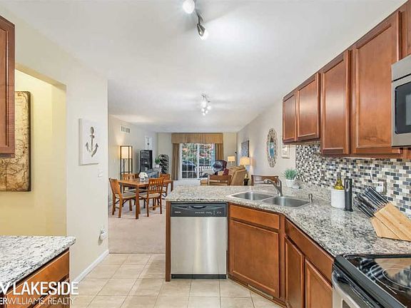 3rd image of 299 Victoria Dr