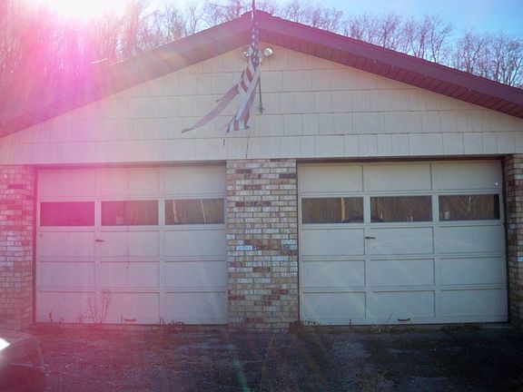 4th image of 359 E Main St