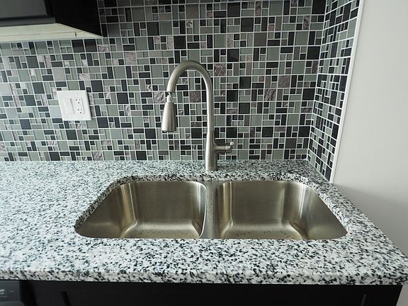 5th image of 4365 N Elston Ave #1R
