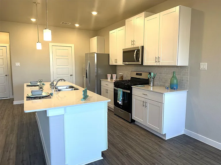 3113 Moontide Ln — Photo 6