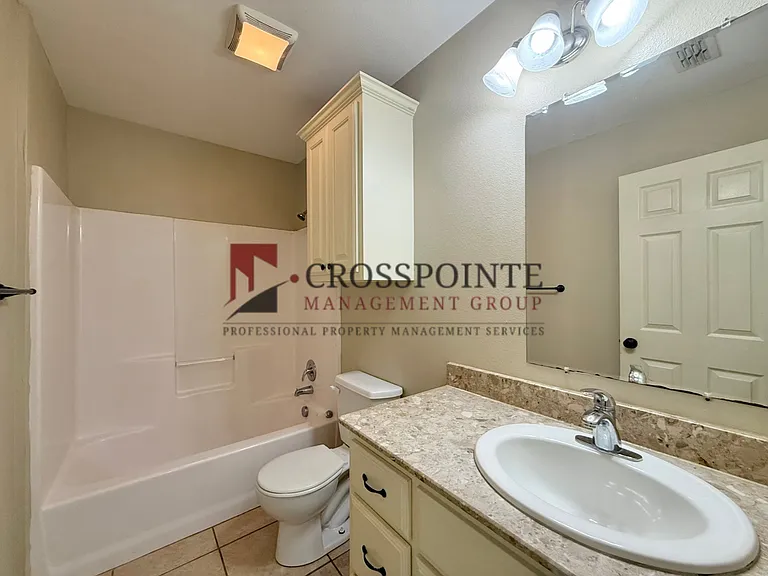 West 25th Street 825 Duplex — Photo 12
