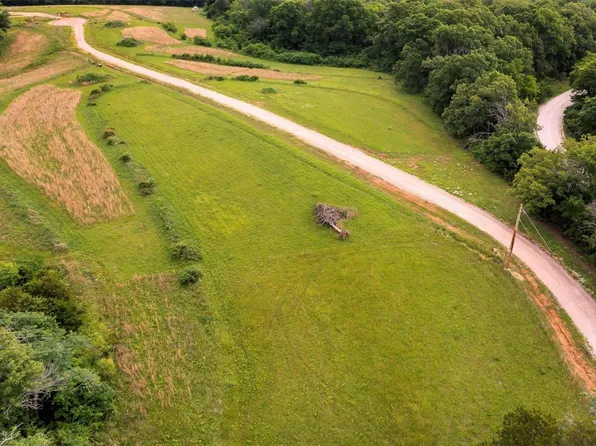 1 Gratzer Ln, Saint Clair, MO 63077