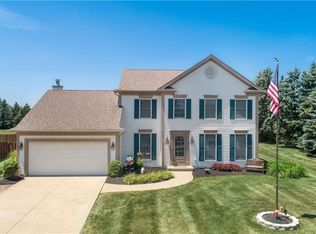 8760 Forest View Dr, Olmsted Falls, OH 44138
