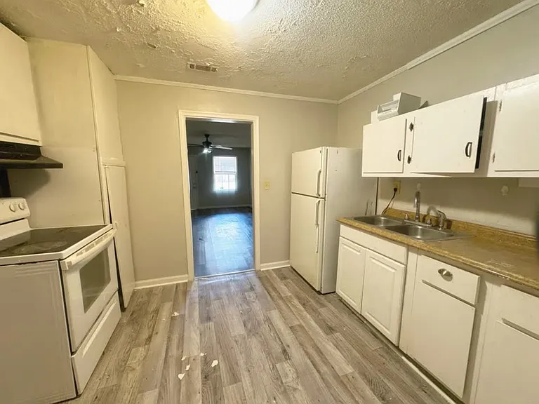 1609 Marion St #B — Photo 3