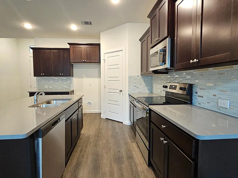 1215 Stagecoach Trl — Photo 8