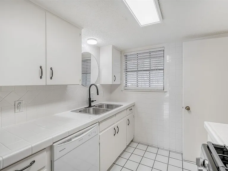 6601 Skycrest Dr — Photo 10