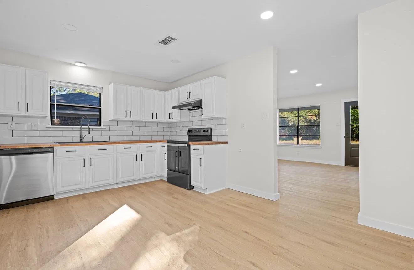 3 bed, 1200 sqft, $1,680 — Photo 3