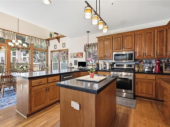 5th image of 10467 W 131st St