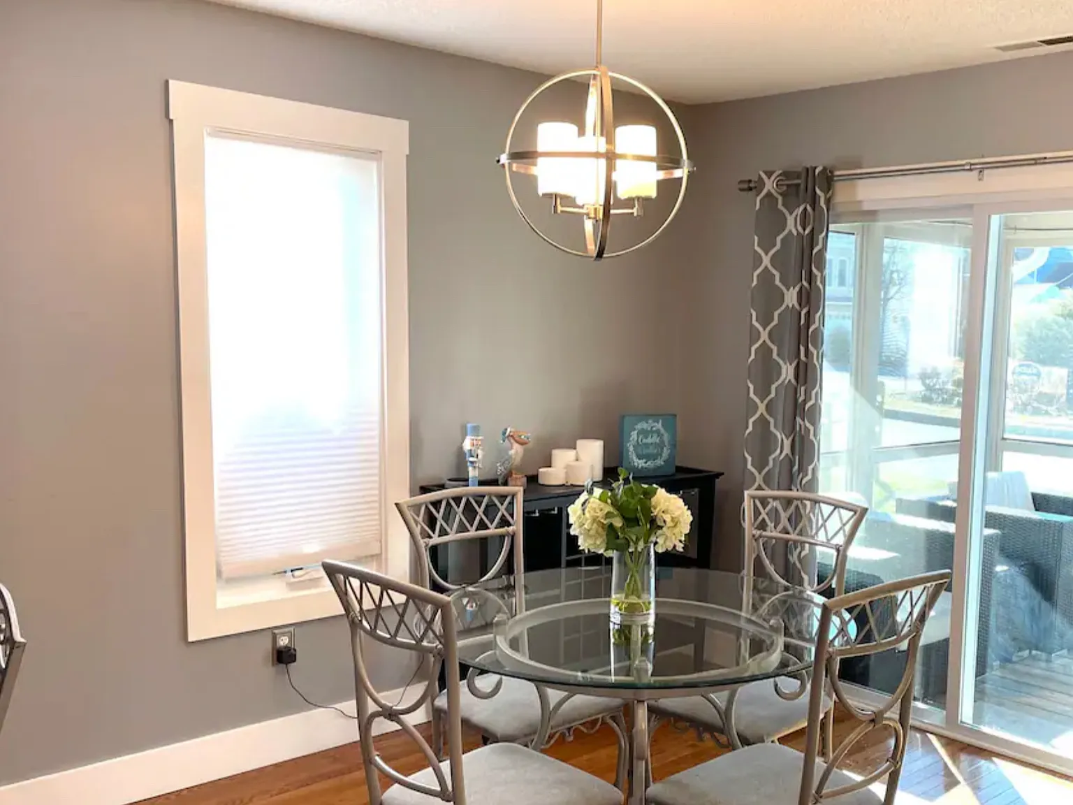 3 bed, 1400 sqft, $2,200 — Photo 3