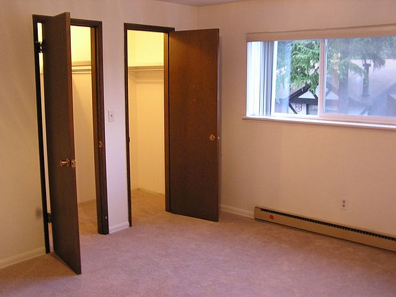 5th image of 3425 S 176th St Unit 173