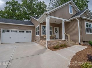 1731 Ivey Ct, Maiden, NC 28650