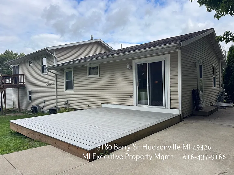 3180 Barry St — Photo 31