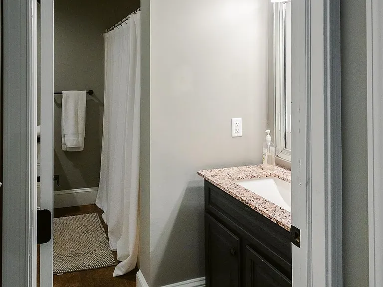 15841 York Rd — Photo 59