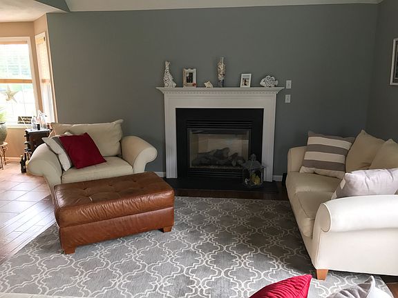  family room with vaulted 