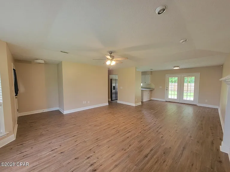1504 Illinois Ave — Photo 5