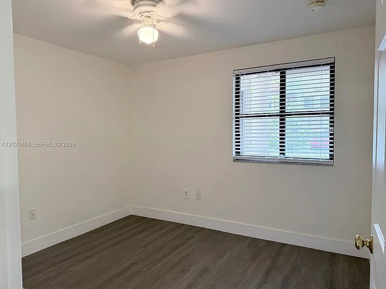 3585 NE 5th St #102 — Photo 14