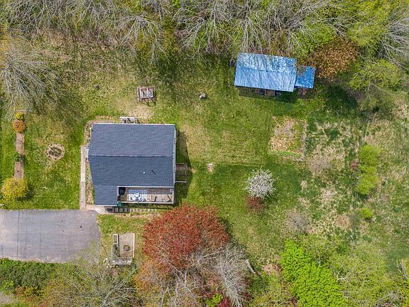 3rd image of 1305 Ridge Rd