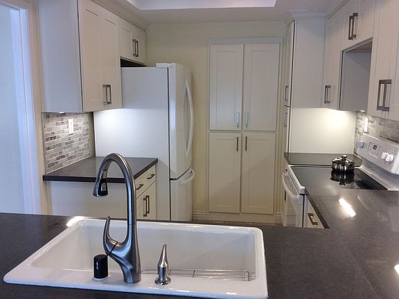 2nd image of 1346 Greenwich Ct