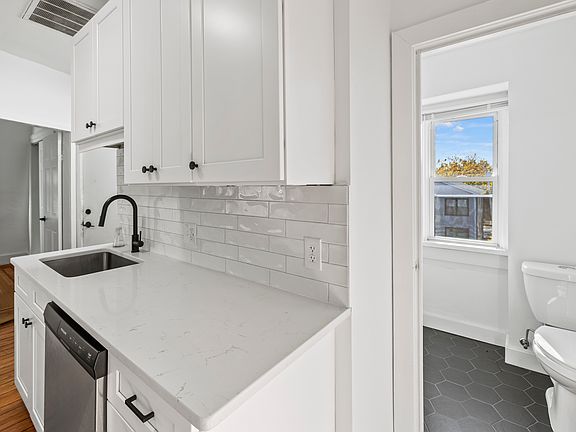 4th image of 478 W Fountain St Floor 3