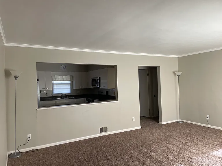 2912 N Avalon Pl — Photo 4