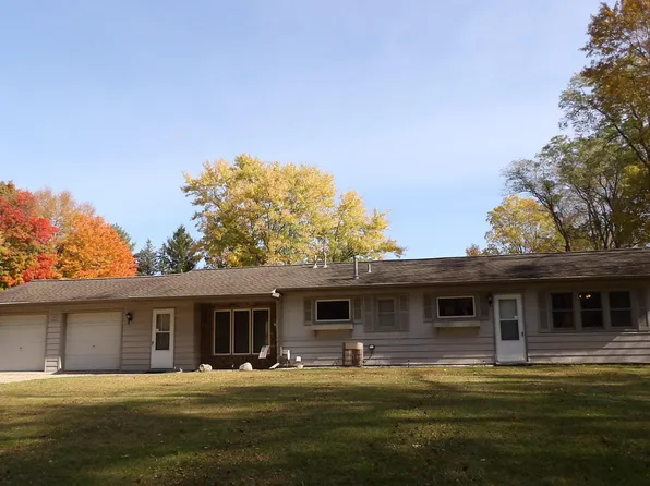 7620 N 41st St, Augusta, MI 49012