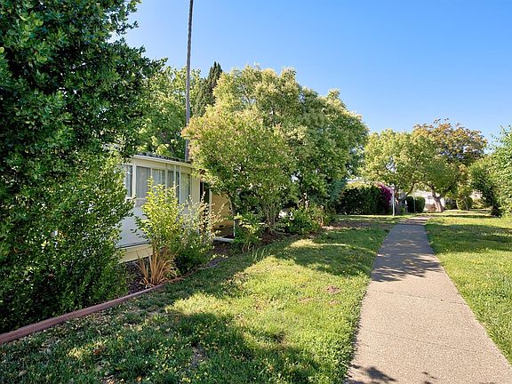 4th image of 702 Seville Way