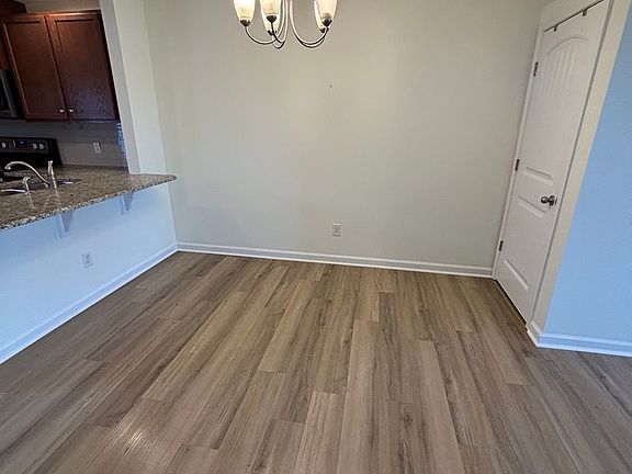 4th image of 1804 Riverbirch Ln