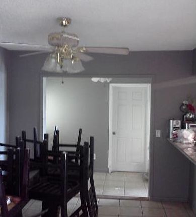 dinning door to extra roo