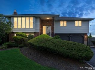 2200 Legion St, Bellmore, NY 11710