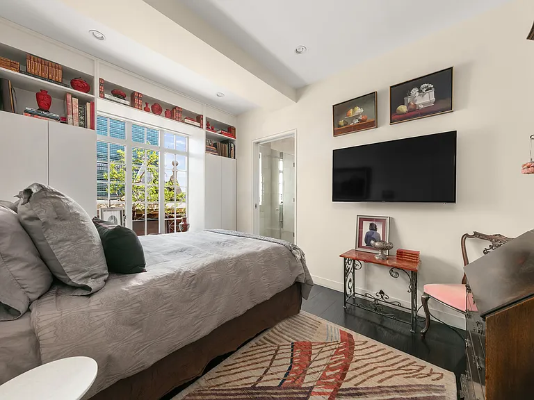 333 E 43rd St #Penthouse 14 — Photo 11
