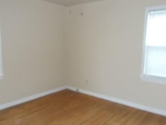 4 Bedrooms - Hardwood & New Carpet