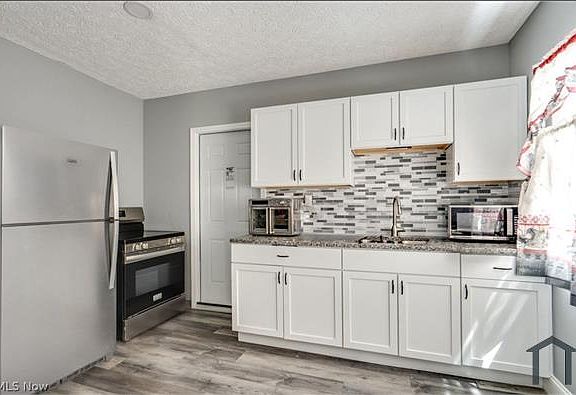 3rd image of 3237 W 32nd St #1