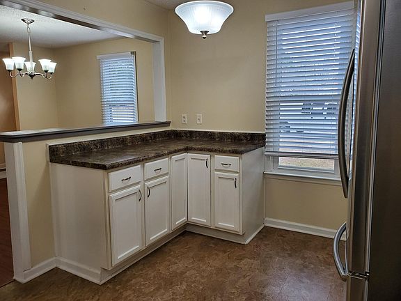 3rd image of 624 Cedar Field Ln