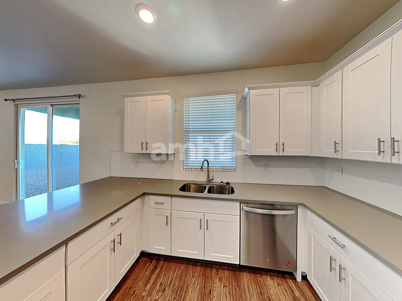 4 bed, 2.5 bath, 1912 sqft, $2,440 — Photo 3