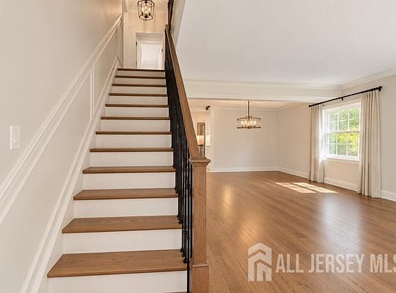 4th image of 17 Walton Ct
