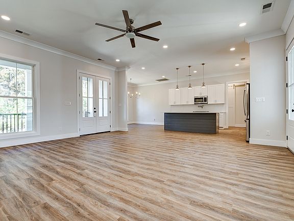 5th image of 221 Lena Ln