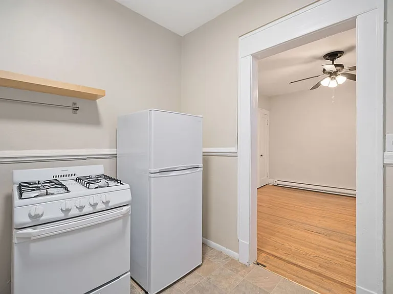 Rialto Court Apartments | MOVE-IN SPECIAL: ONE MONTH FREE RENT — Photo 12