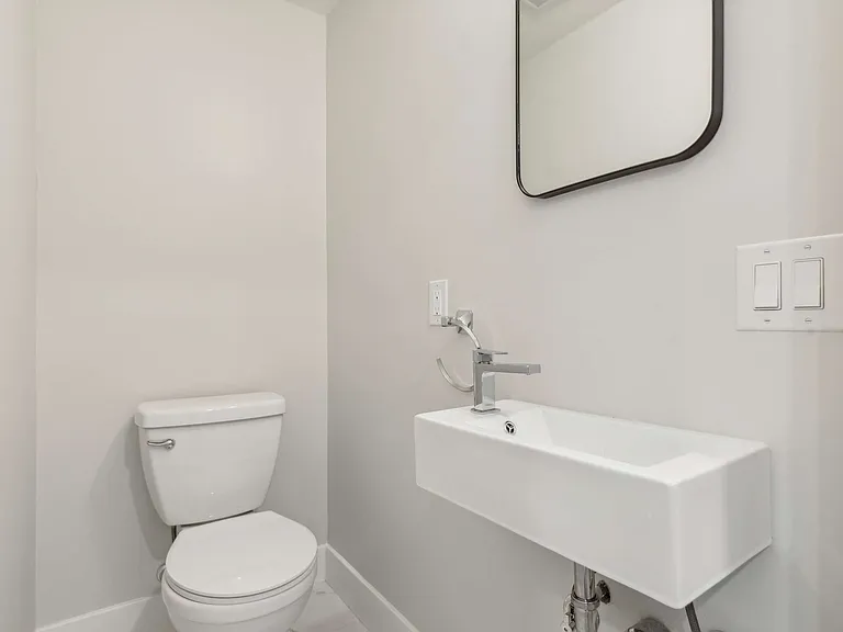 1222 N Marshall St — Photo 103