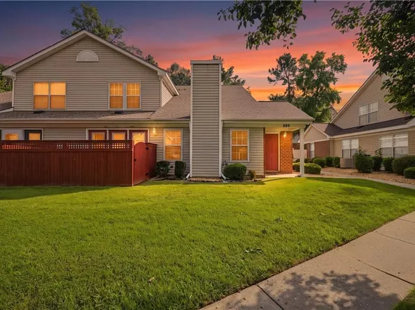 880 Miller Creek Ln, Newport News, VA 23602