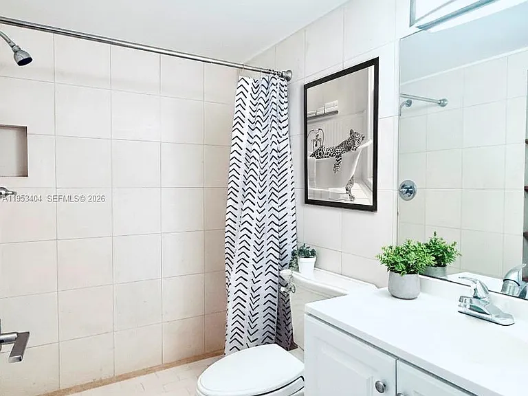 2575 SW 27th Ave #210 — Photo 11