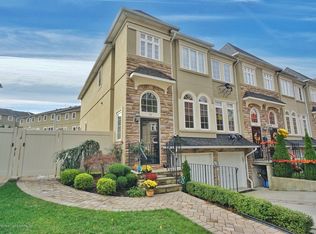 94 Presentation Cir, Staten Island, NY 10312