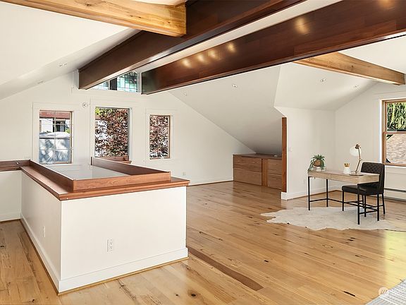 5th image of 10040 38th Avenue NE