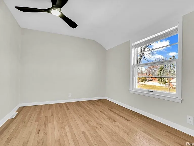 16350 Mack Ave — Photo 21