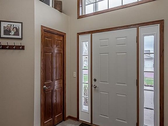 3rd image of 129 Foxfire Dr