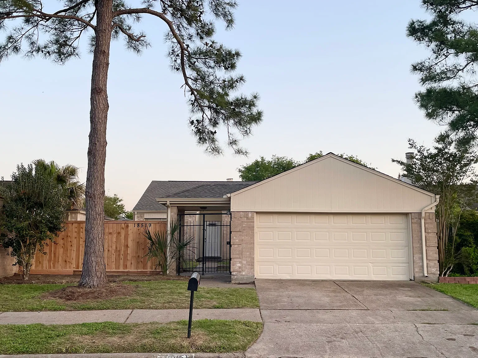 3 bed, 1152 sqft, $1,850 — Photo 1