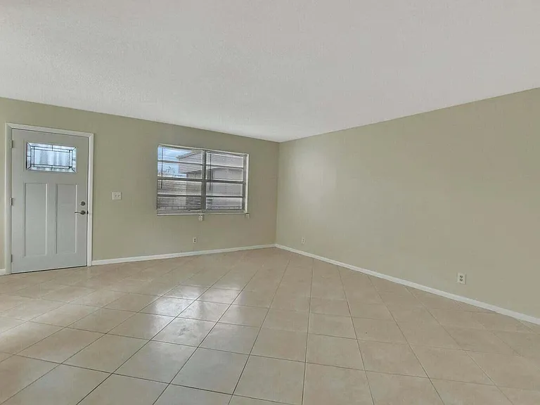 187 Normandy Ln #D — Photo 12