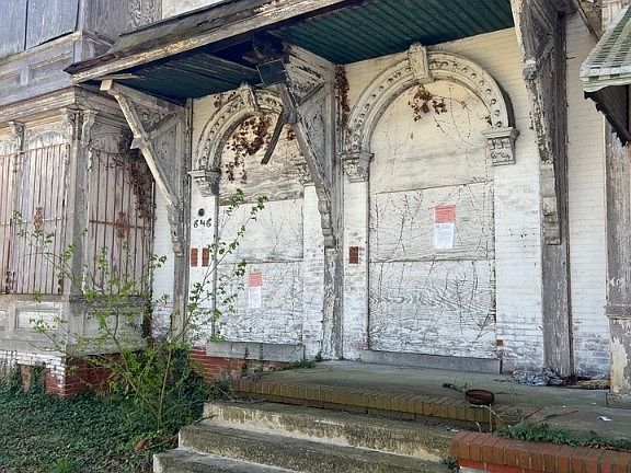 4th image of 646 W Washington St