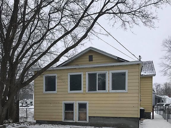 3rd image of 126 E Campbell St