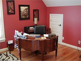 4th image of 106 Twin Oaks Ln