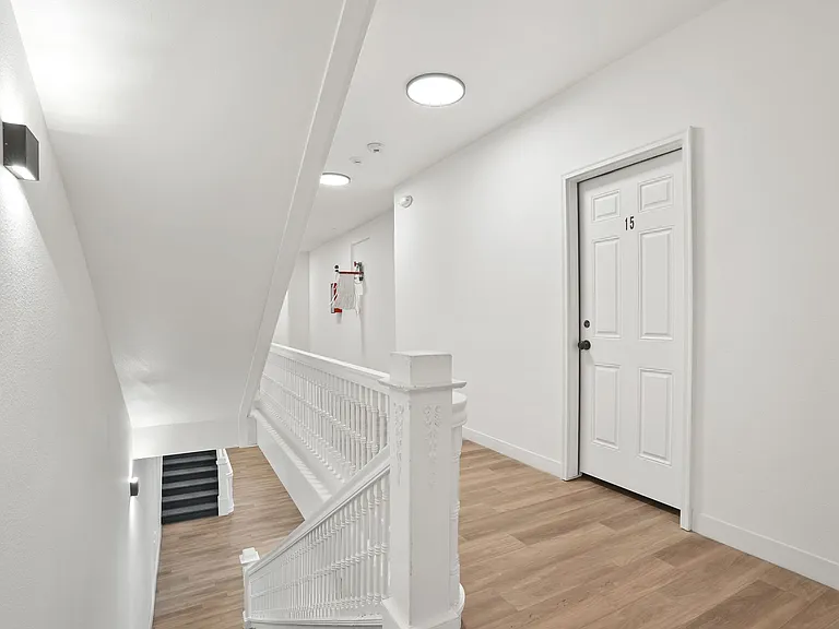 Cambridge Court Apartments — Photo 9